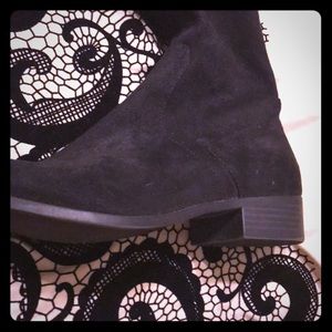 Knee-high suede black boots